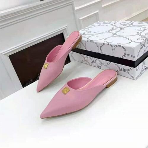 Womens Flat Slippers Multicolor New Luxury Intentional Summer Outdoor Sandals Womens Comfortable Pointed Sandals