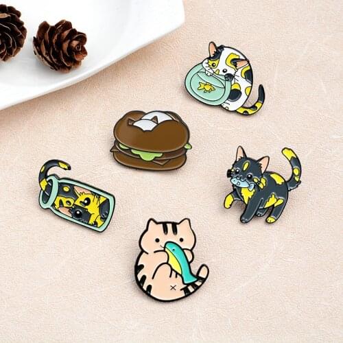 Fashion Jewellry Creative Animal Sleep Enamel Pins Alloy Collar Brooch Cute Black Cat Catch Fish Badge Funny Cute Cat Brooch