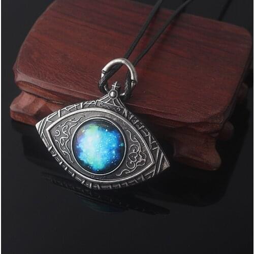 Game Bloodborne Cosmic Eye Necklaces Crow Hunter Wheel Hunter Badge Pendant Necklace Men Women Fans Cosplay Jewelry Gift