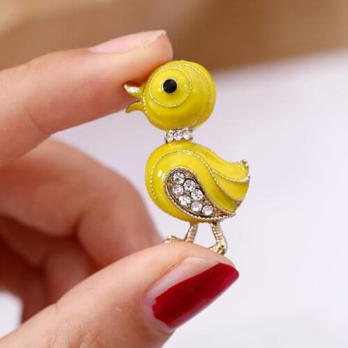 New cute little yellow duck rhinestone brooch animal brooch fashion lady bag accessories friend gift