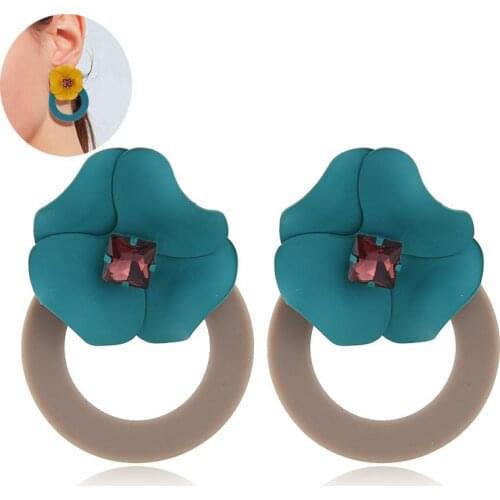 Alloy Spray Painted Flower Earrings Womens Fashion Retro Earrings Trend Famous Ethnic Wind, Gold And Plant Exaggeration