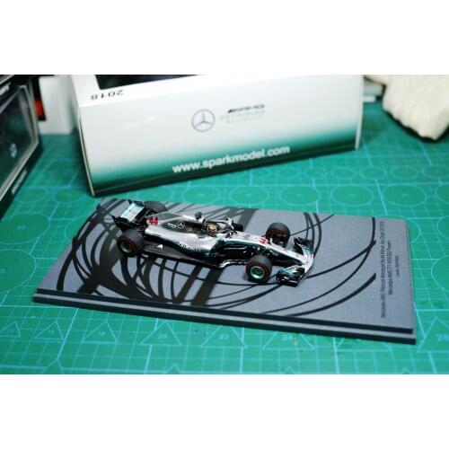 SPARK Model 1/43 2018 Abu Dhabi station F1 Benz AMG W09 Lewis Hamilton Diecast Car Model With Original Box Collection Car Gift