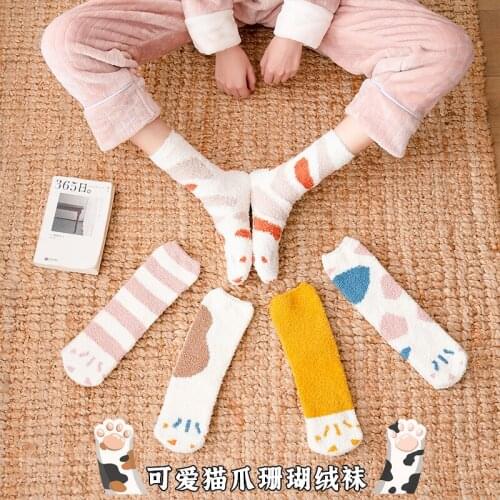 Womens heart-shaped lovely winter Kawai thickened brushed casual womens socks cartoon medium tube socks lovely printed knee le