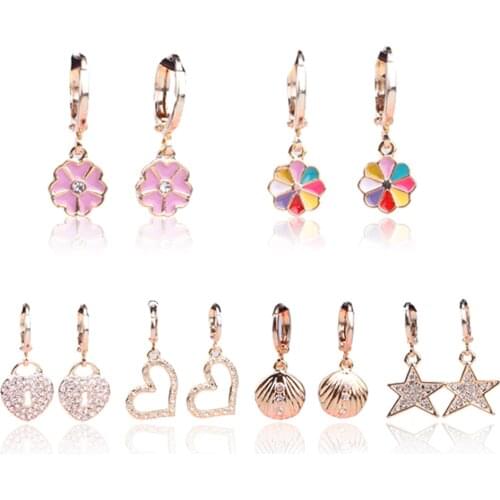 Japanese and Korean color jewelry small pendant earrings for women 2020 Simple love, shell scallop lock petal Серьги-подковы