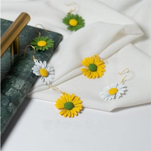 2021 Wild cute girl heart small daisy flower jewelry Crystal from Swarovskis 925 silver needle temperament earrings Fit Women