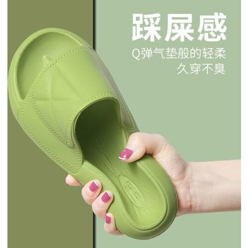 Feeling thick-soled slippers women summer couples household indoor non-slip bathroom non-slip slippers mens soft-soled summer