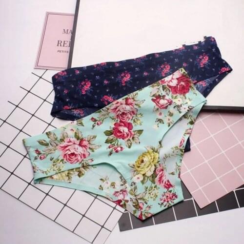 Sexy Women Intimate Underwear Fashion Seamless Underpants Ice Silk Striped Ladies Lingerie Invisible Panties Cotton Crotch Brief