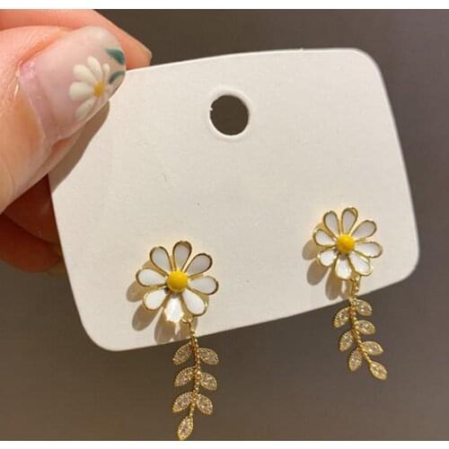 2021 Korean Trendy Sweet Daisy Stud Earrings For Women Girls Vintage Gold Color Small Flower Earrings Cute Ear Jewelry