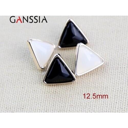 30pcs/lot Size: 12.5mm Black and white Triangle buttons DIY Clothing Accessories resin buttons for sewing garment (ss-95)