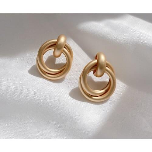 French Geometric Interlaced Round Metal Clip Earrings Temperament Simple Matt Gold Color Round Clip on Earrings No Piercing 2021