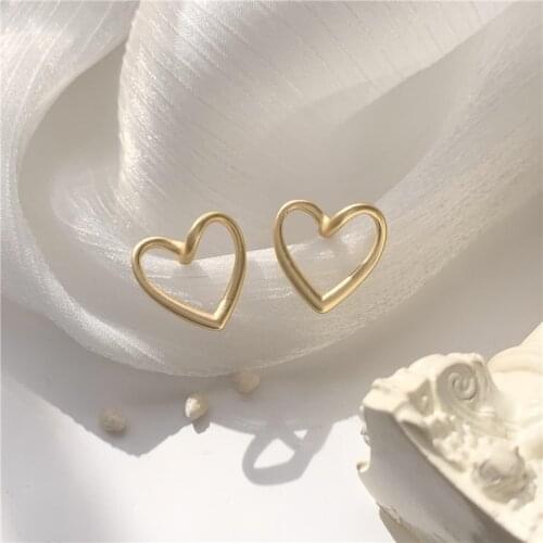 South Koreas new simple hollow heart-shaped earrings, geometric irregular fashion womens earrings, 2020 new jewelry
