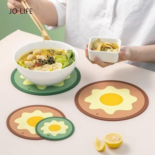 JO LIFE 1PC Cartoon Fried Egg Insulation Coaster Heat-Resistant Pad Non-slip Table Mat PVC Round Cup Mat Kitchen Accessories