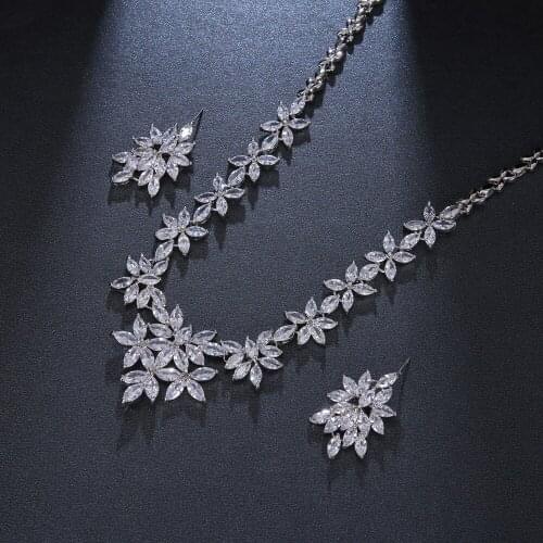 Bettyue Charming Flower Appearance White Sparkling AAA CZ Earring And Nekclace For Women Exquisite Jewelry Sets Wedding Dess-up