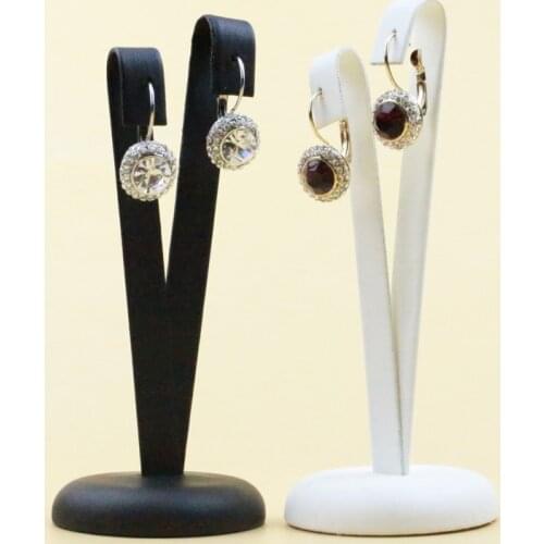 New Fashion Black White V Shape PU Leather Creative Earrings Display Holder Earrings Display Stand Earrings Rack Jewelry Display