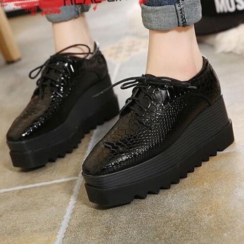Snake Pattern brogue shoes for woman flats muffins serpentine lace up loafers japanned leather flat platform shoes women 2020