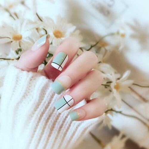 24Pcs/Set Vintage Gold Line False Nails Finished Short Design Full Cover Nail Tips Press on Nail Artificial Fake Nails with Glue