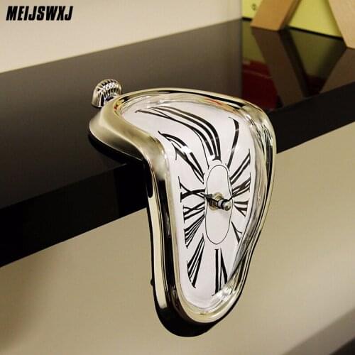 Meijswxj Creative Retro Deformation Bracket Clock Distorted Clock Saat Roman Numerals Melted Table Clocks Living Room Desk Decor