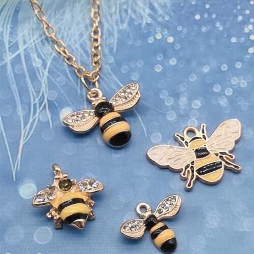 Fashion New High Quality Cute Little Bee Necklace Golden Female Little Bee Pendant Necklace Valentines Day Gift