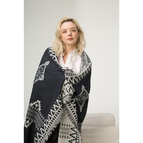 Hanging tapestry blanket tribal boho sofa throws outdoor picnic mats ethnic vintage blanket Indian geometric totem blanket