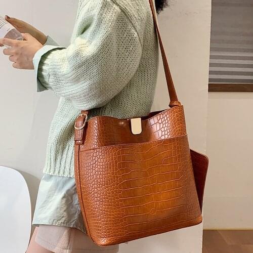 HISUELY Hot Sale Women Crocodile Bucket Bag Vintage New Crossbody Bag Ladies Black Composite Bag Female Luxury Bag Handbag Q3