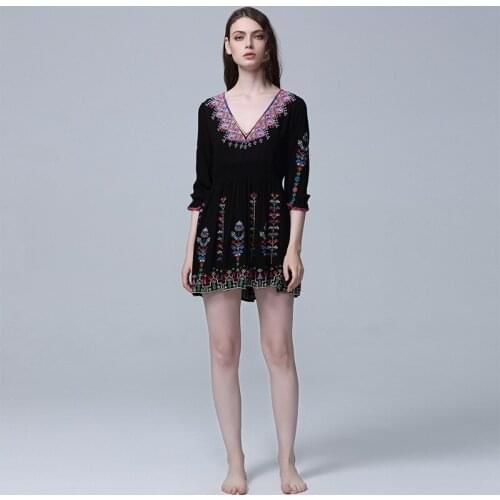 New Bohemian tour deep v-neck vintage delicate embroidered dress loose mid-sleeve beach sexy