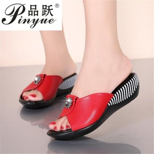 Size 35--42 Diamond slippers Genuine Leather Slippers New Fashion Antiskid Summer Slippers Womens Rhinestone Sandals