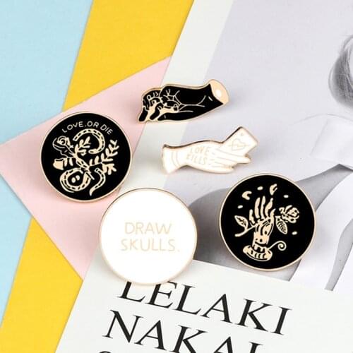 DRAW SKULLS LOVE KILLS Punk Enamel Pins Black White Hand Rose Snake Round Brooches Denim Jacket Button Lapel Pin Badges Jewelry