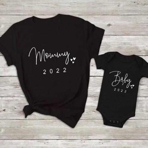 Funny Baby Mommy Daddy 2022 Family Matching Clothing Simple Pregnancy Announcement Family Look T Shirt Baby Mom Matching Clothes