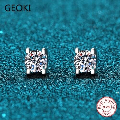 Geoki 925 Sterling Silver Classic Cow Head 0.5 ct VVS1 Moissanite Stud Earrings Perfect Cut Pass Diamond Test Stone Earrings