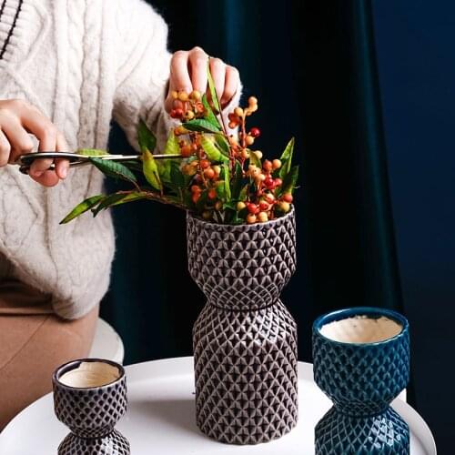 Nordic Retro Style Light Luxury Anaglyph Craft Vase Geometry Design Table Hotel Homestay Soft Decoration Ornaments can C