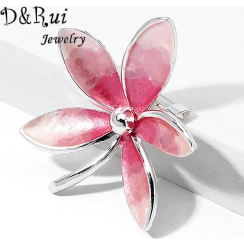 Womens Alloy Brand Pin Brooch Fashion Leaf Brooches Pins Decorations Badges for Girls Backpack 2021 New Year Gifts Accessories