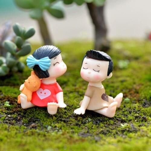 2Pcs Cute Bow Girl Boy Lovers Mini Dollhouse Micro Landscape Miniature Ornaments Wonderful creative gift for friends