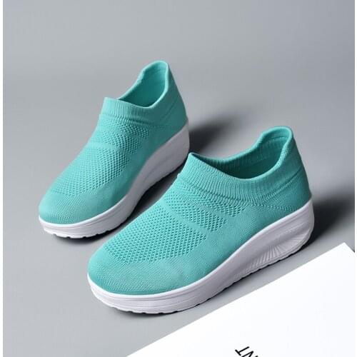Womens shoes casual spring and autumn new mesh fly woven thick-soled shaking shoes comfortable and breathable mother shoes