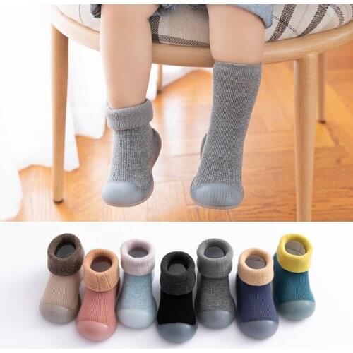 2020 New Children mid-tube nonsilp sock shoes Imitation cashmere baby toddler floor shoes winter plus velvet thickened booties