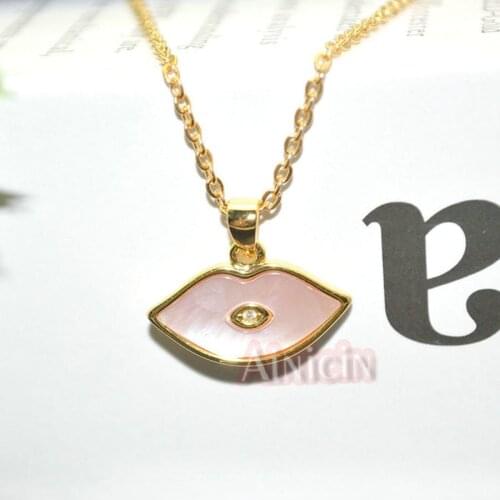 New Design Cute Lip Shape Natural Pink Shell Setting Pendants Gold Plating Metal Chain Necklace Fashion Lovers Gift Jewelry