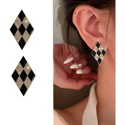 RscvonM Stud Earrings