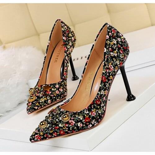 BIGTREE Retro Europe Pointed Toe Women Pumps Rivet Rhinestone Female Flower High Heels Shoes Wedding Single Shoes