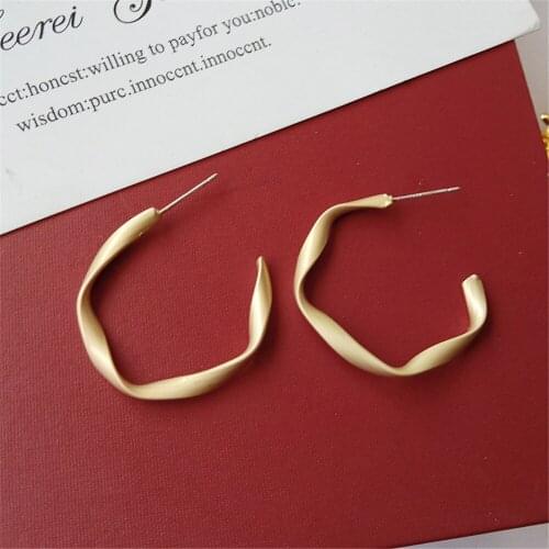 Simple Fashion Semicircle Distorted The Circle Earrings Women Contracted Temperament C Shape Earrings Adorn Article