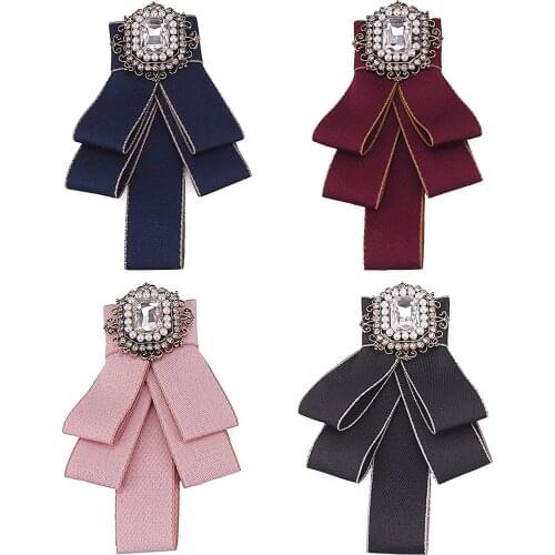 Women Elegant Diamond Brooch Pin Wedding Party Bow Rhinestone Lint Pre Tied Neck Brooch for Women Clothing Jewelry Accessories
