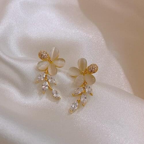 Korean Cats eye petals for Women Korean Minimalist Earrings Jewelry Wholesale