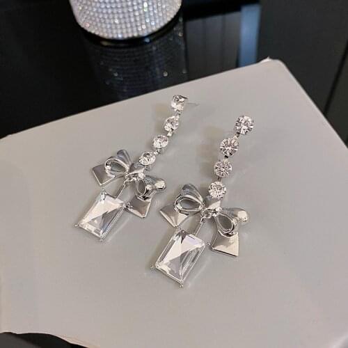 Fashion Design New Personality Silver Needle Inlaid Rhinestone Bowknot Ladies Earrings Long Earrings Temperament Girl Earrings