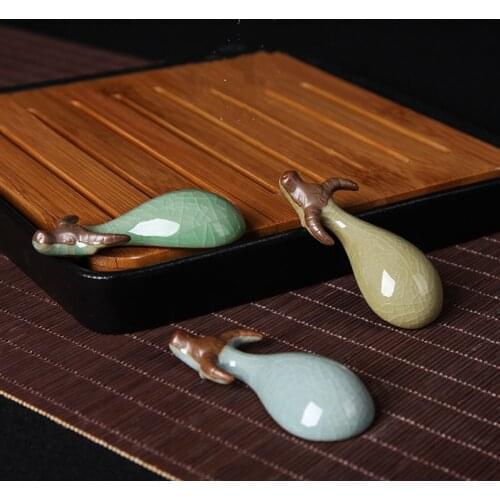 Celadon Mini Tea Pet Cattle Le Tao Auspicious Cow Creative Arts and Crafts Ceramics Furnishing Articles Tea set decorations