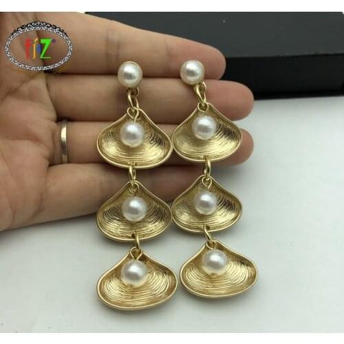 F.J4Z New Vintage Alloy Seashell Dangle Earrings Fashion Simulated Pearl Conches Women Statement Earrings Jewelry Accessories