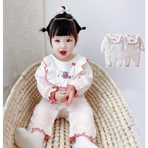 Childrens clothing spring cute baby clothing cotton Korean baby onesies strawberry lace baby clothes romper