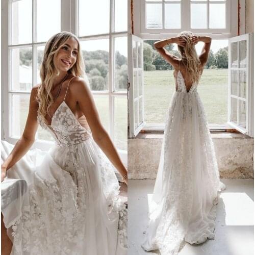UMK Sexy Spaghetti Straps Boho Wedding Dress Unique 3D Lace Chiffon Beach Bridal Gowns Open Back Vestido De Noiva