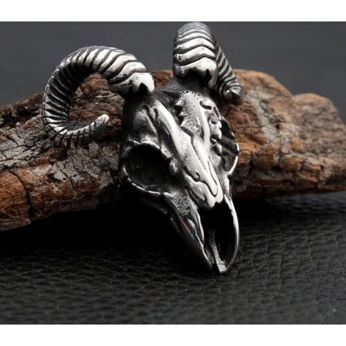 Retro Goat Skull Pendant Necklace Stainless Steel Goth Satan Necklace for Men Women Punk Sheep Skull Pendant Jewelry Accessories