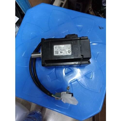 SGMJV-04ADE6S servo motor , used in good condition . 80% appearance new , good working , free shipping