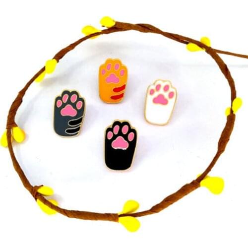 1PCS Cute Cartoon Cat Colorful Foot Pins Badges Brooch lapel Pin For Women Clothes On The Backpack Accessories jewelry