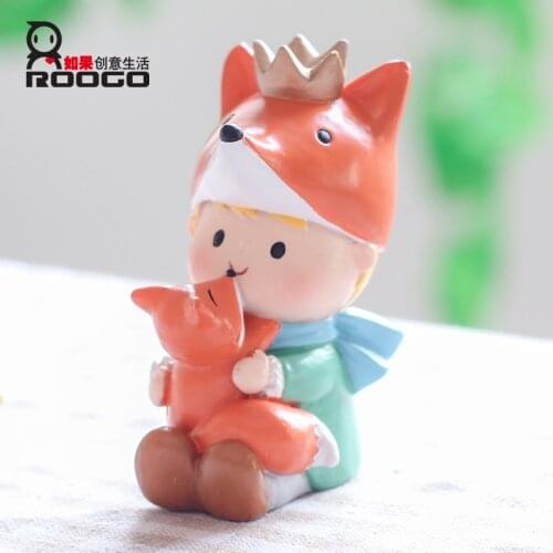 ROOGO little boy figurines statue home decoration accessories for living room cute cartoon ornament for home desk decoration