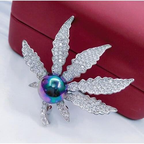 Nice Maple Leaf Brooch Pin Plant Costume Jewelry For Women Crystal CZ Diamante broche pour femme accessoires fabrication bijoux